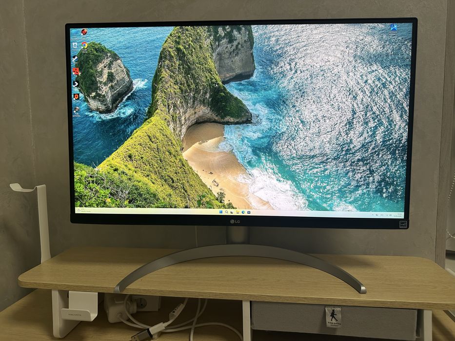Монитор LG в идеальном состоянии