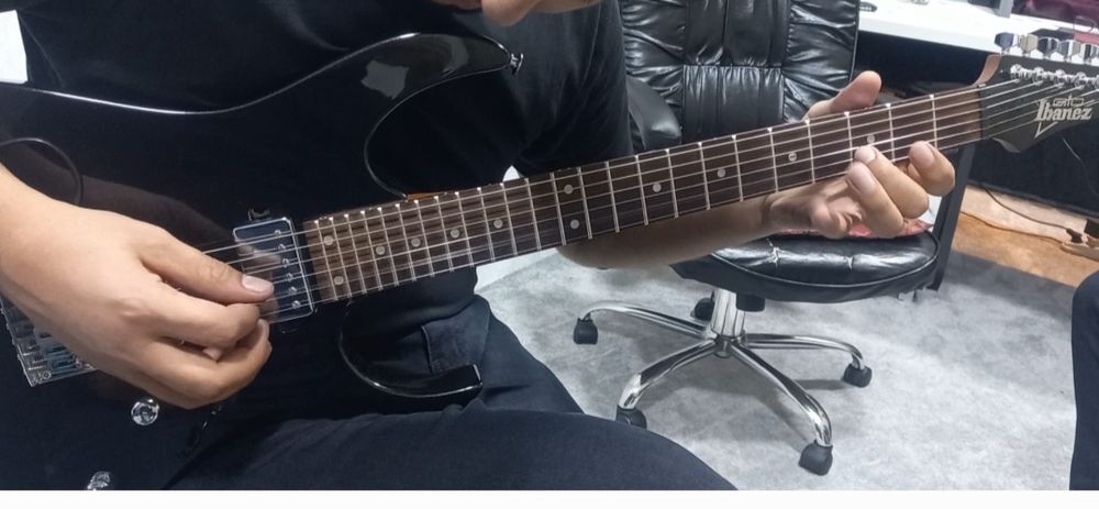 Elektrogitara sola gitara sotiladi
