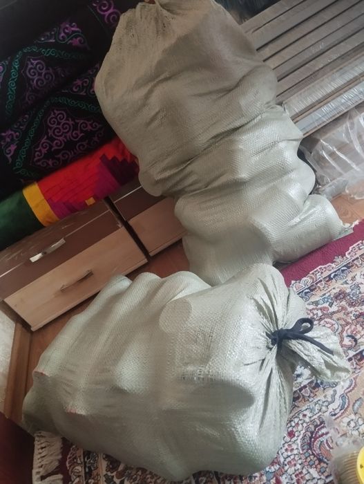 Прадаю 2 мешки банки