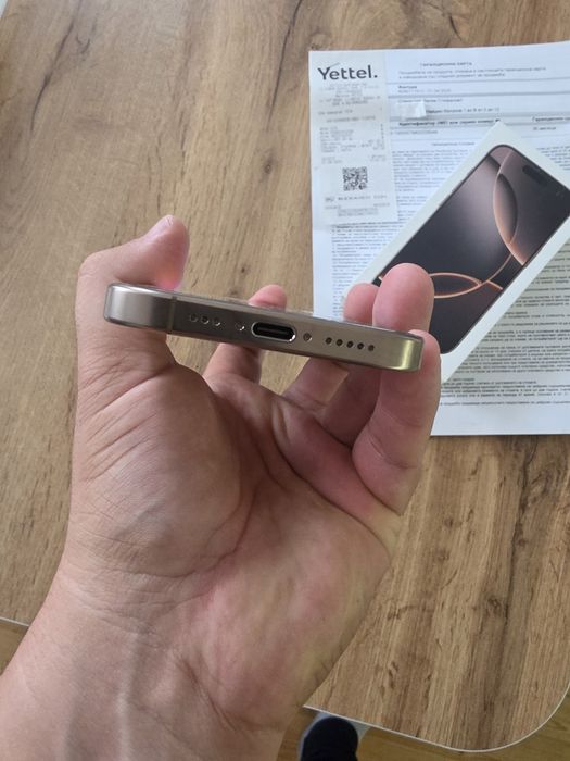 КАТО НОВ Продавам IPhone 16 pro 256GB, Gold