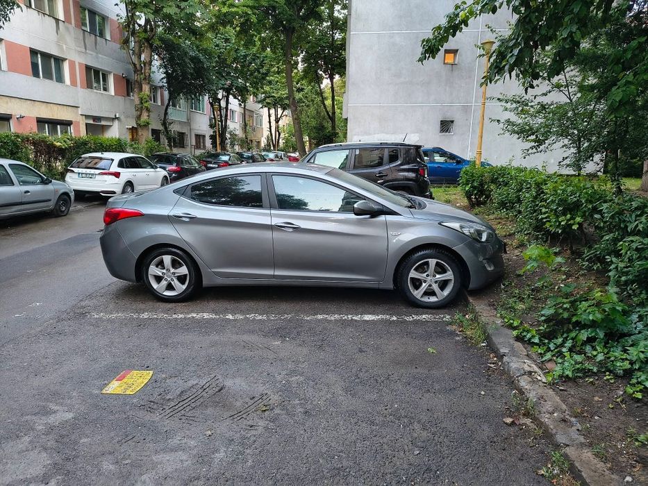 Hyundai Elantra 2012 | 1.6 Benzină