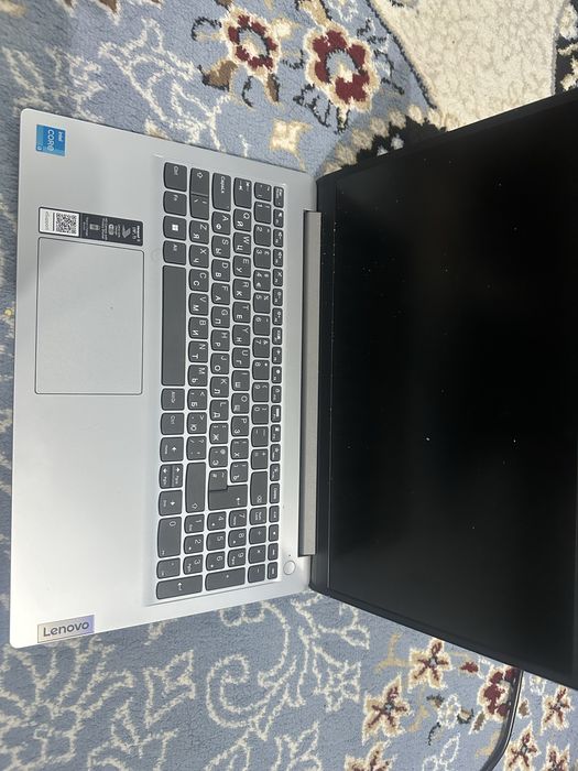 Ноутбук Lenovo новая почти