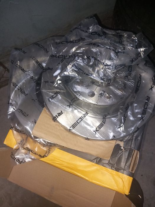 Set 2 discuri frana spate ptr Volswagen Golf 6 ... etc.