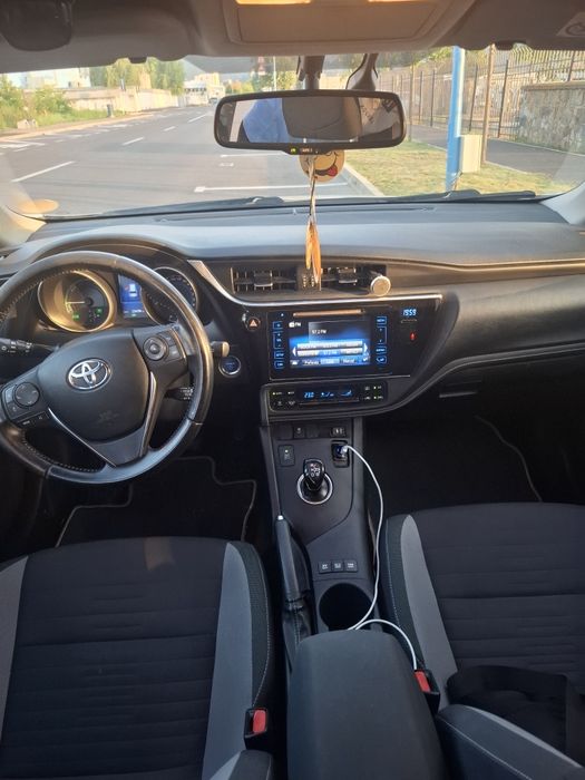 Toyota Auris Hybrid