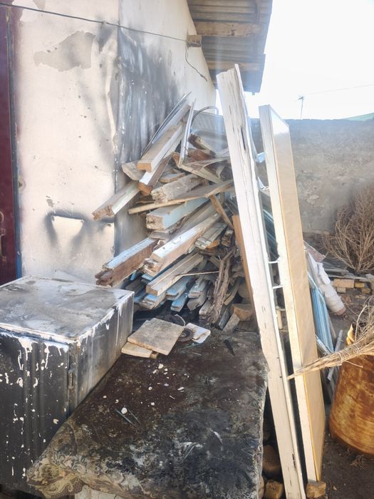 Utin sotiladi продаются дрова