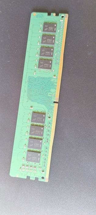 Vând memorie RAM DDR4 16 Gb CL 15