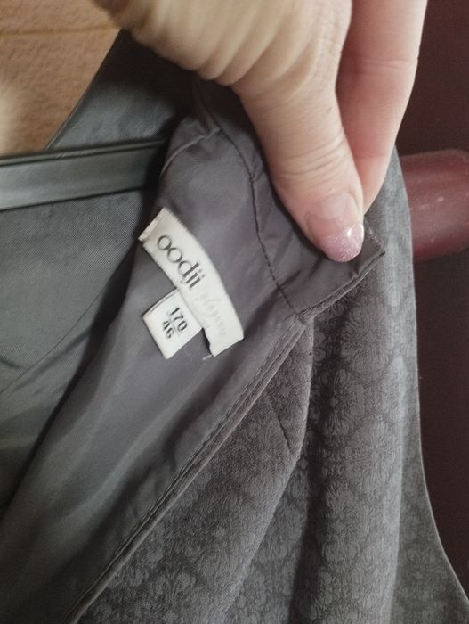 Платье вечернее очень красивое.