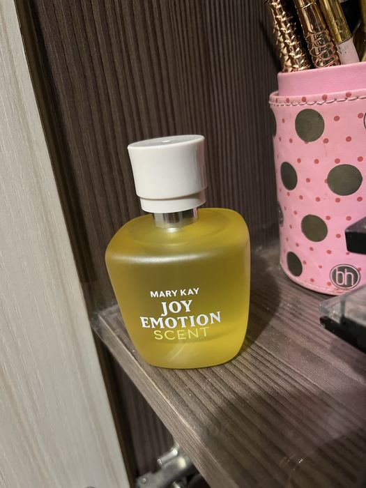 Продам духи мери кей