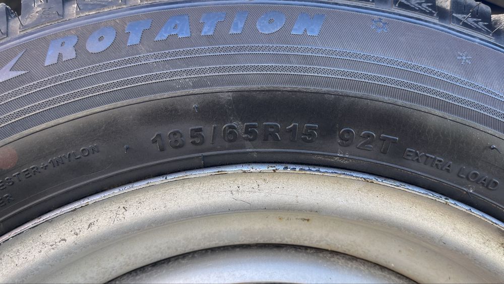 Продам зимний комплект 185/65/15