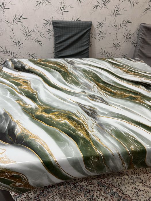 Продам стеклянный стол недорого