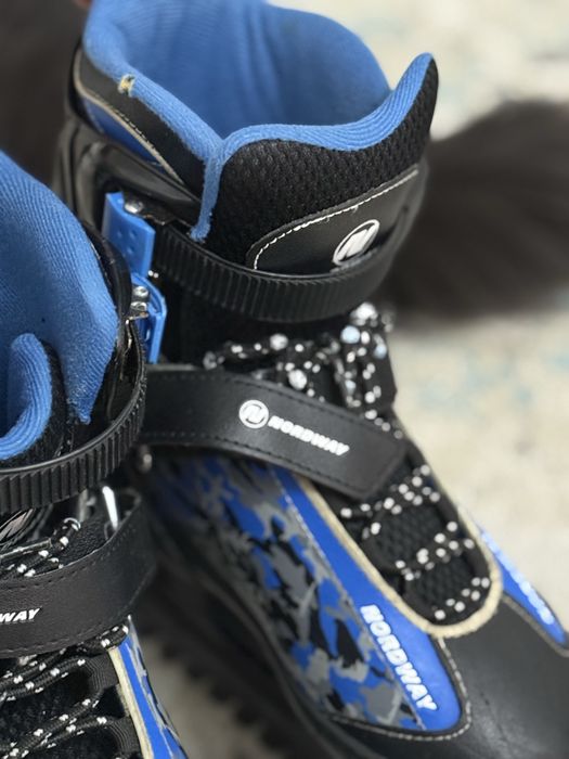 Продам 2 пары коньков Nordway