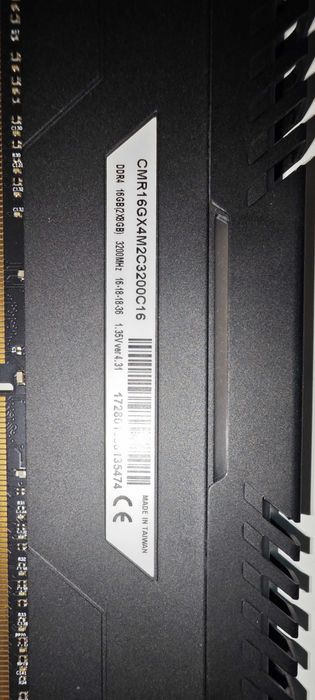 RAM DDR4 Corsair Vengeance RGB 2x8GB