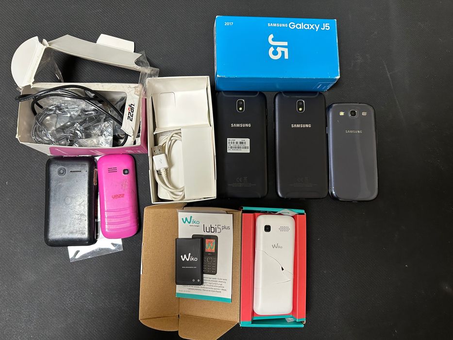 Lot telefoane de testat