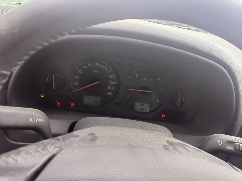 Волво В40 1.9 115