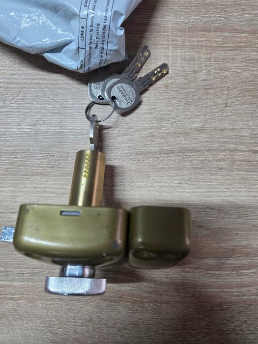 Broasca aplicata, 45 mm, UNIVERSEL, cilindru cu 4 chei