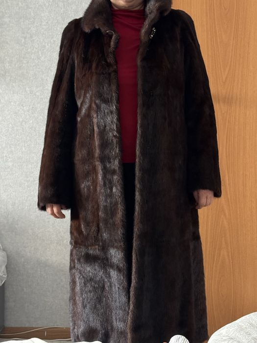 Норковая шуба продается
