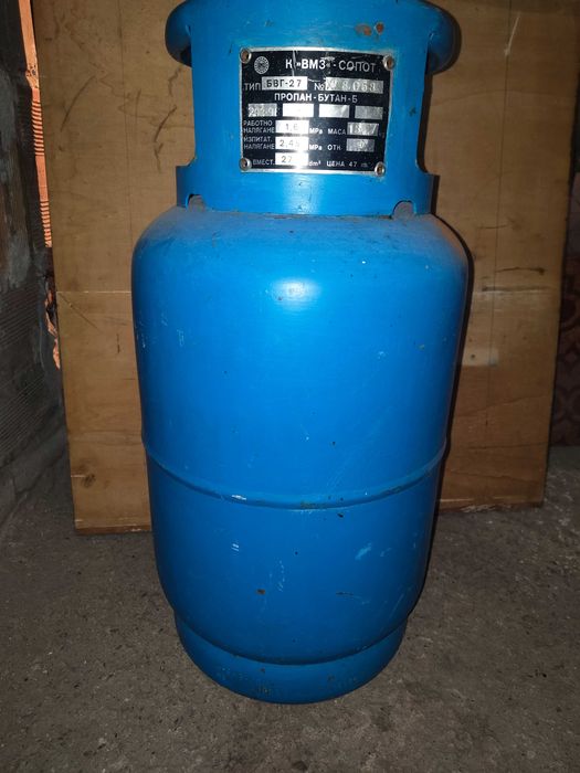 Продавам битови газови бутилки 27 л. - 2 бр. и 1 бр. редуцир-вентил