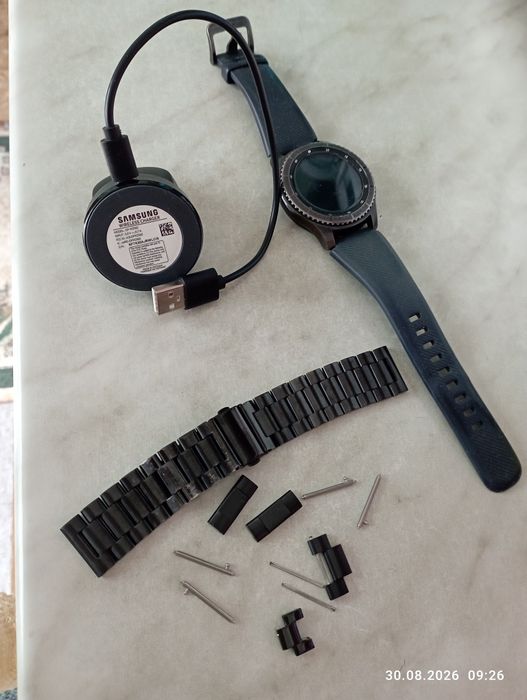Samsung Gear S3 Frontier : Huawei watch GT2.