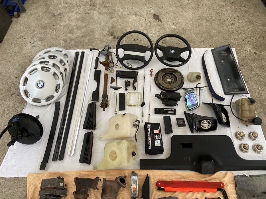 Части за БМВ Е30 / BMW E30