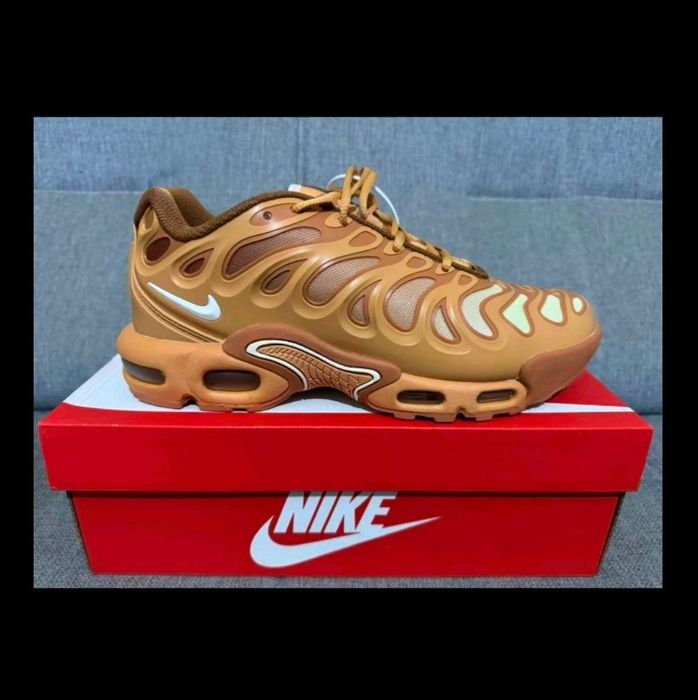 Nike air max plus drift.,