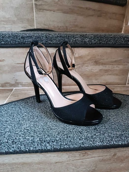 Sandale elegante numărul 37, o singura purtare.