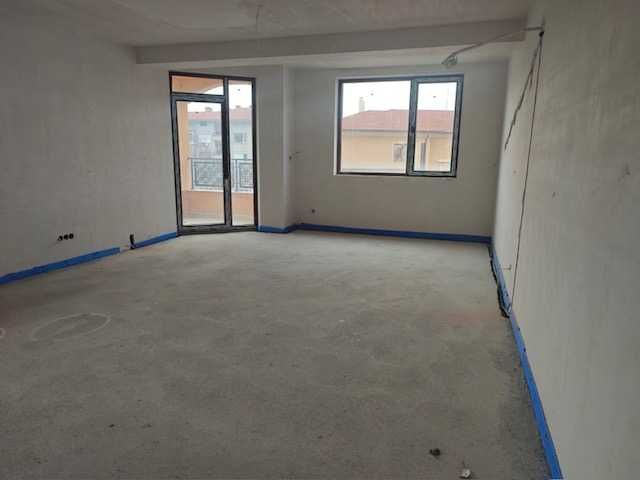 135 кв.м комфорт в „Розатера“, Казанлък – модерен дом с потенциал!