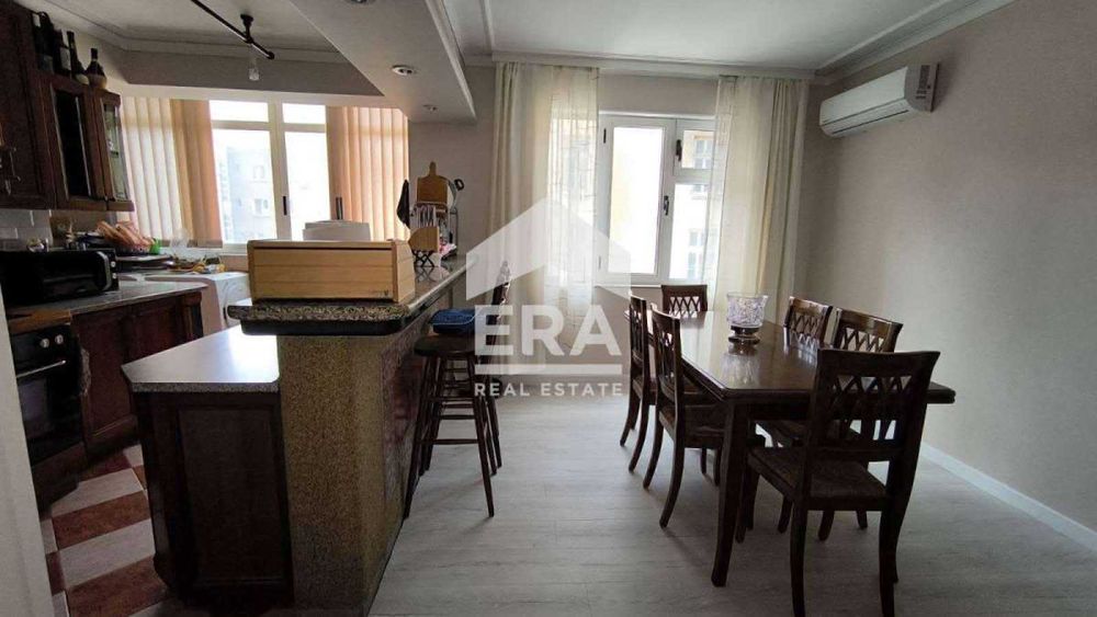 Продава се Тристаен апартамент в Хасково, Център - 103 кв.м за 1204 €/кв.м - Снимка #1