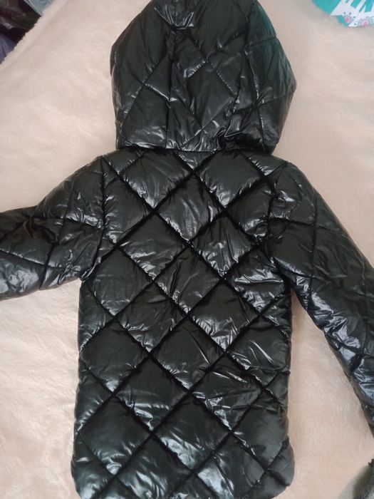Продам куртку на осень , весну