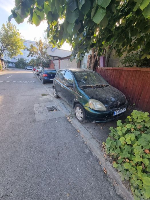 Vând Toyota yaris