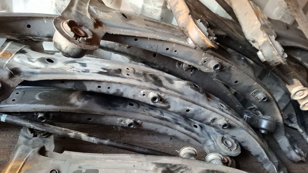 Балка задний Тойота камри 10 20