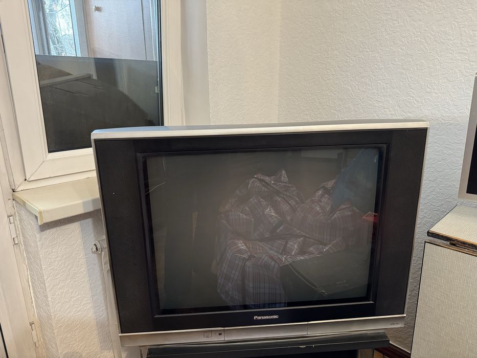 Отдам кровать и 2 телевизора