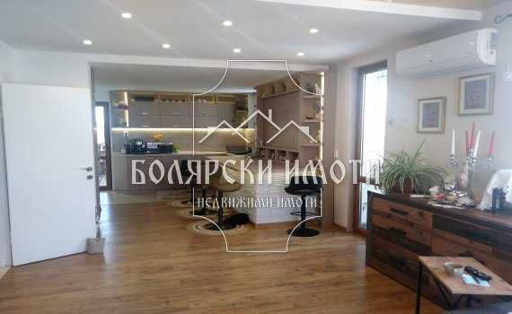 Продава се Тристаен апартамент в Велико Търново, Център - 230 кв.м за 1066 €/кв.м - Снимка #2