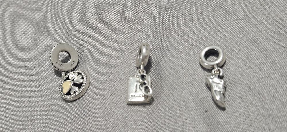 Charm Pandora,diverse modele retrase