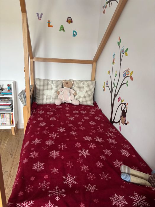 Pat din lemn stil casuta montessori