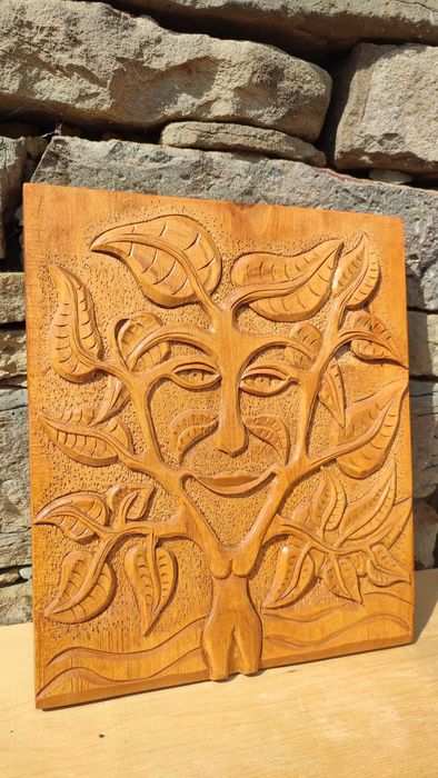 Дърворезба "Женска сила"-Арт изкуство, уникален подарък и декор