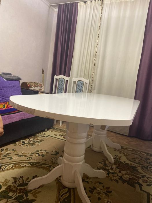 8 орындығымен стол сатамын. Басағы келісімді
