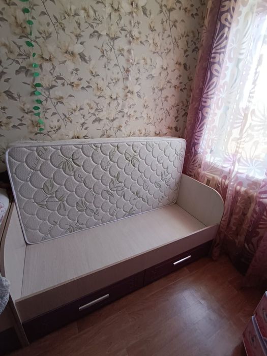 Кровать детская с матрацем