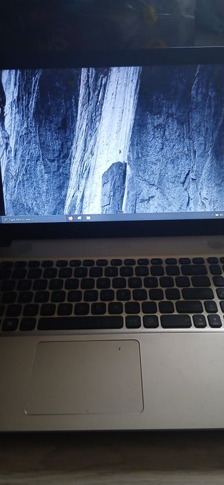 Laptop Asus aproape nou