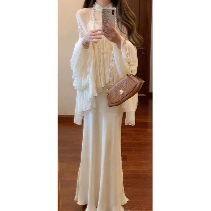 Очень красивое белое платье