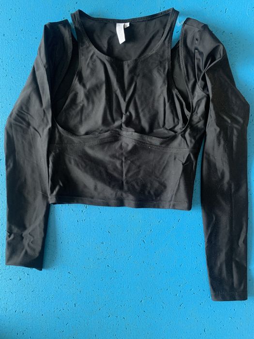 Продаю спортивный топ