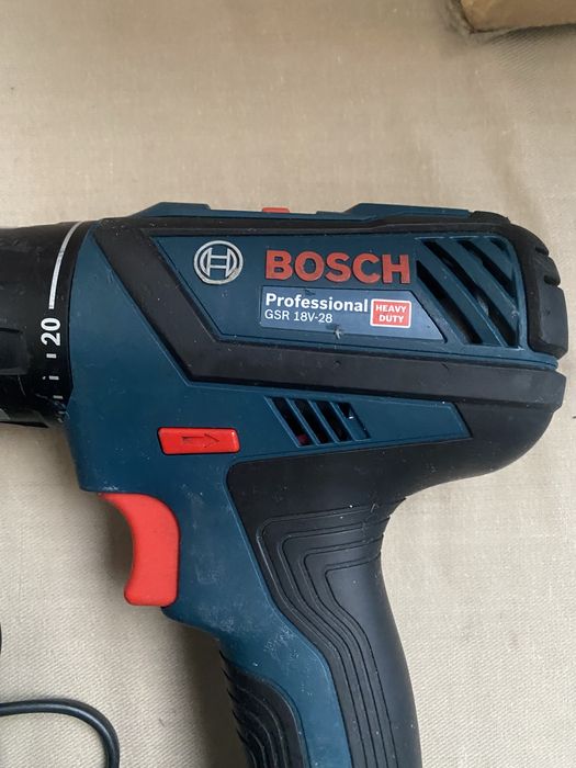 Bormasina Filetanta Bosch GSR 18V-28,incarcator si baterie 3,0Ah