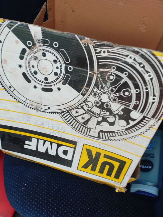 Демфер за Киа Каренс. 2006 2000Дизел Нов