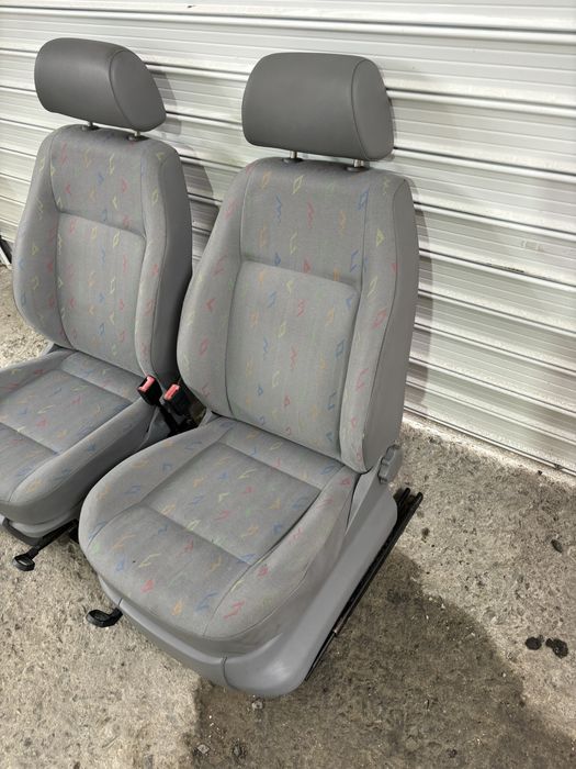 Vw Caddy седалки