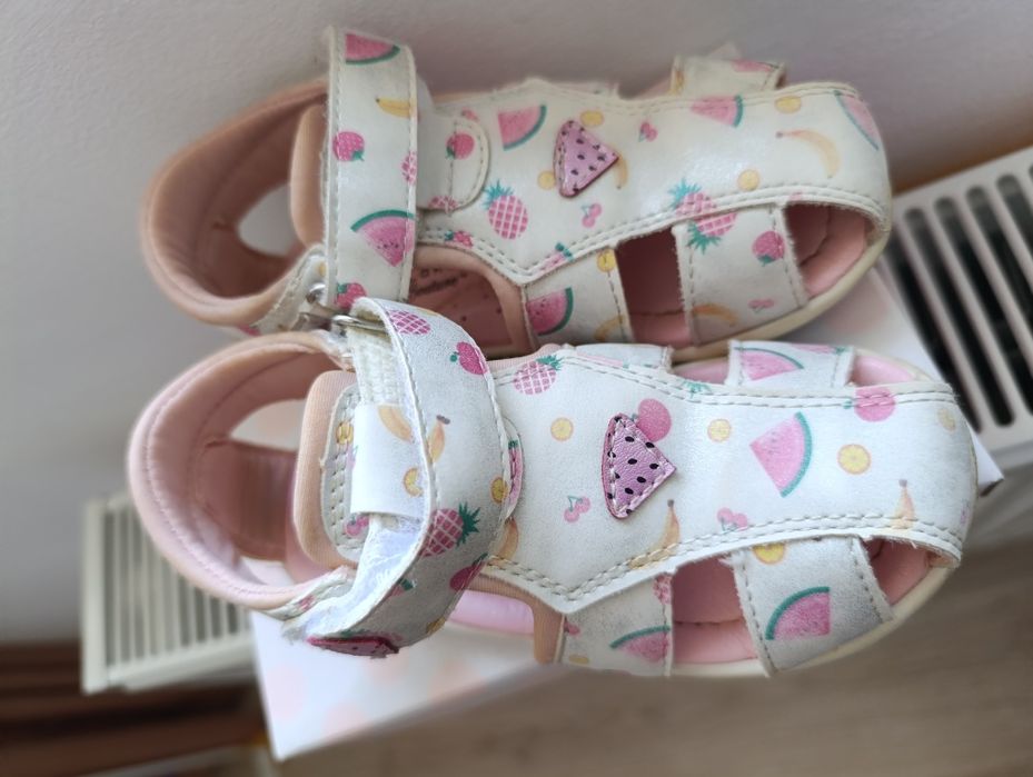 Sandale fetite mărimea 25