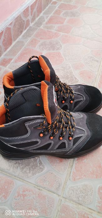Нови зимни боти работни.