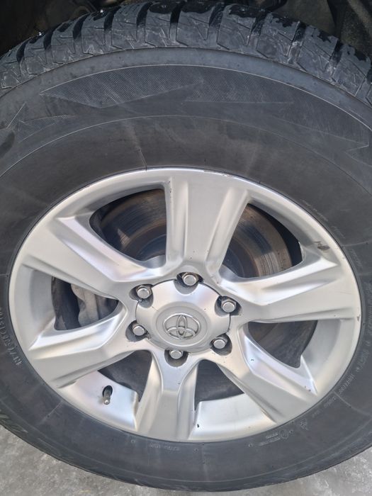 Продам комплект зимних шин