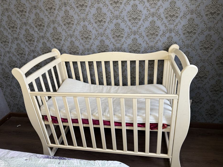 Детская кровать (манеж). В хорошем состоянии.