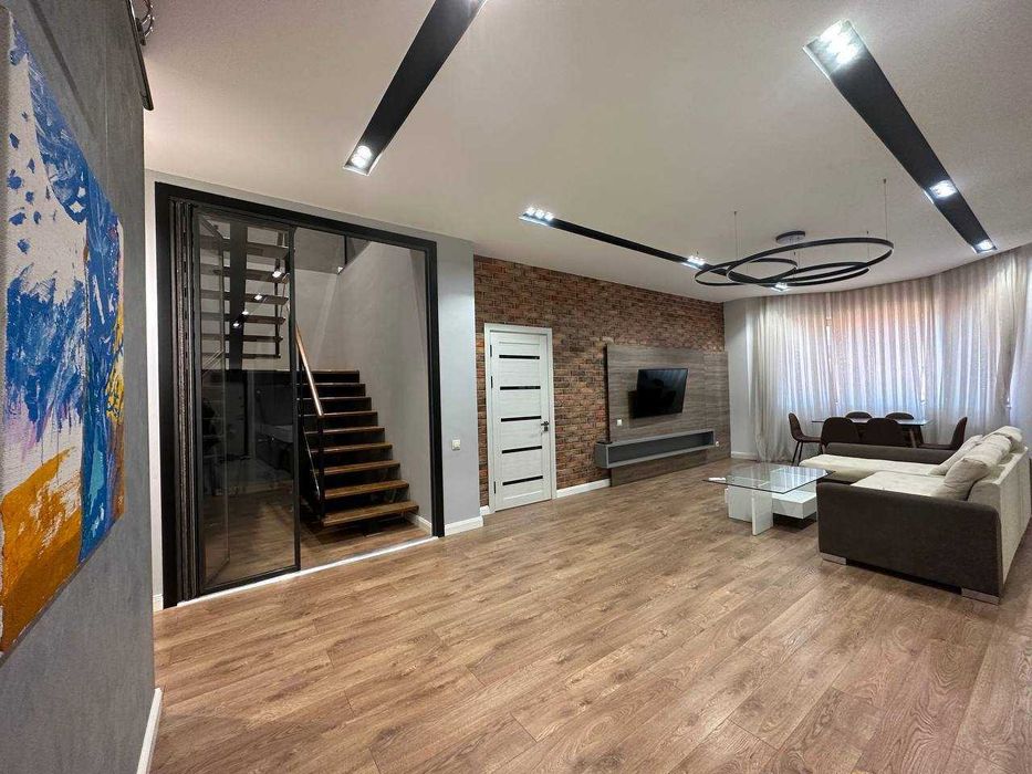 Улица Тараса Шевченко! Сдается люкс квартира! /3-х комнатная/