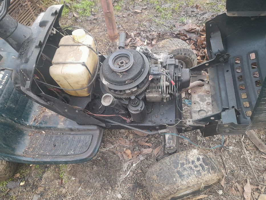 Tractoras iarba  bolens