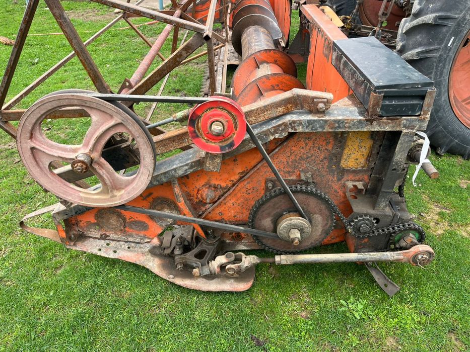 Комбайн трактор .